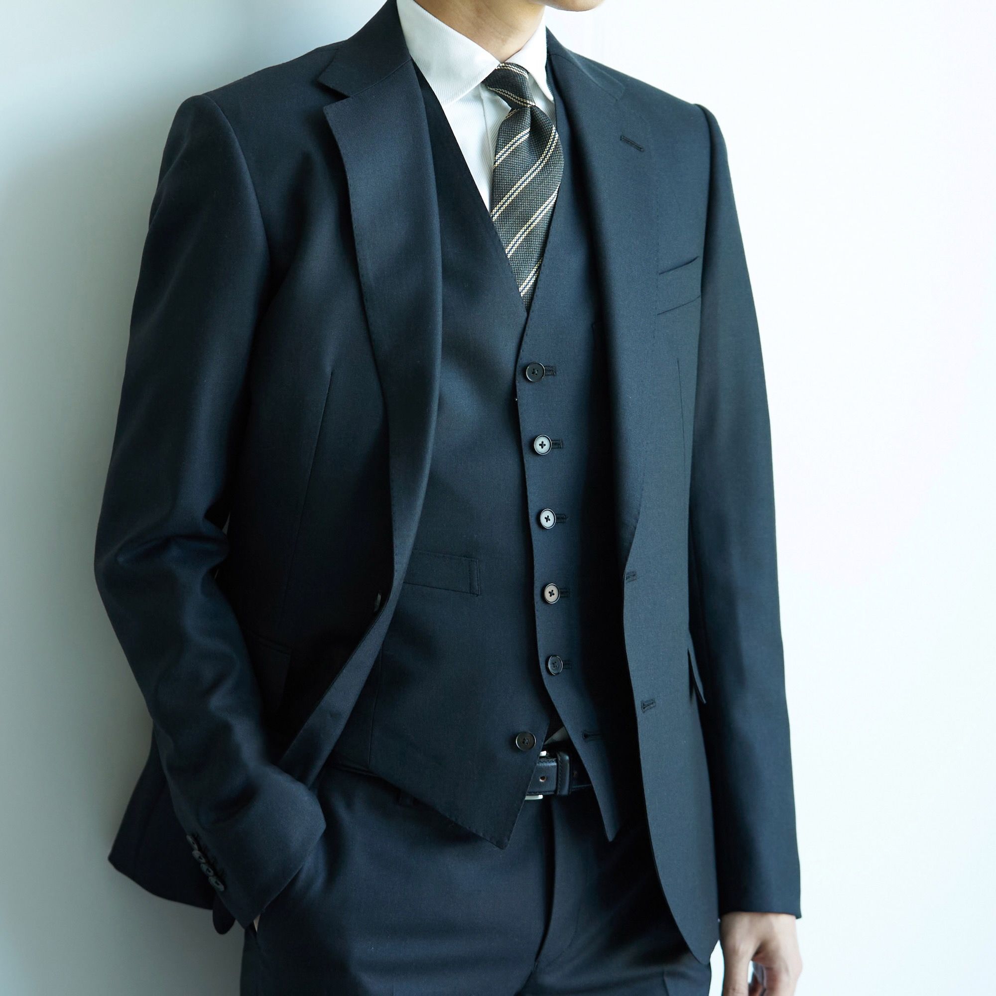 TAKEO KIKUCHI生地NIKKE MAFネイビーストライプスーツ THE FLAGSHIP】矢絣 ストライプ スーツ（スーツセット） | TAKEO